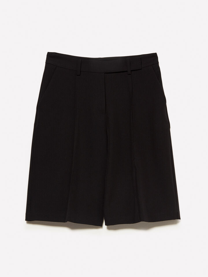 Black relaxed fit bermudas - women's shorts - Black | Sisley image number 5